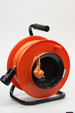 Удлинитель 1*50 м с з/к на пласт. катушке с выносной розеткой ПВС 3х0,75 Меркурий