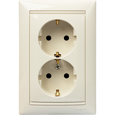 Евророзетка 2 СП 16А с з/шт Legrand Valena слоновая кость