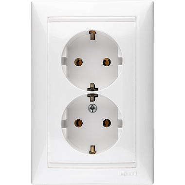 Евророзетка 2 СП 16А Legrand Valena белый